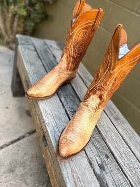 Lucchese’s 1883 Cognac Python Skin Snip Toe Cowboy Boots Size 10B Exotic Unisex